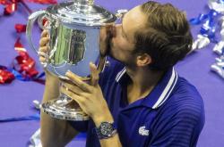 开云体育中国官网-世界网球队逆转意大利网球队，梅德韦杰夫爆发神勇