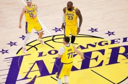 开云体育平台APP-NBA总决赛揭幕，湖人队压倒热火取胜