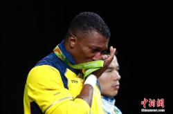 开云官方app入口-瑞士羽毛球选手速度惊人，摘金登顶