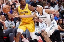 开云体育APP下载-NBA总决赛：湖人队击败尼克斯队