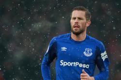 开云APP-南美绿茵的双面传奇，秘鲁冷雨与维尼修斯的热焰