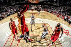 开云下载-霍勒迪状态火热，爵士攻防两端全面碾压太阳