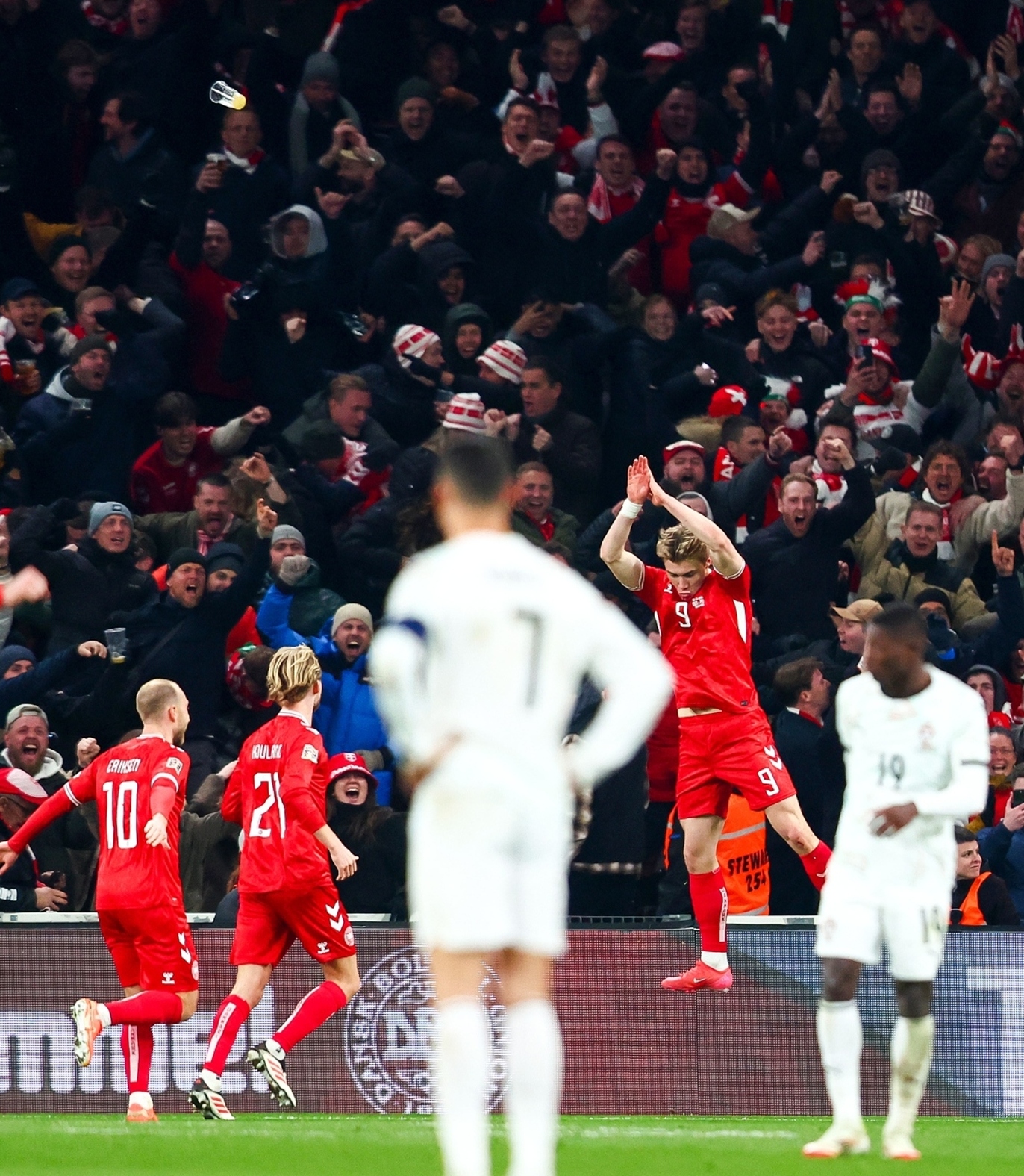 丹麦球队备战决赛，力争夺冠！