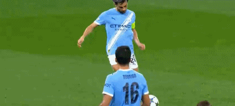 巴萨碾压英格兰，范佩西关键制胜的简单介绍