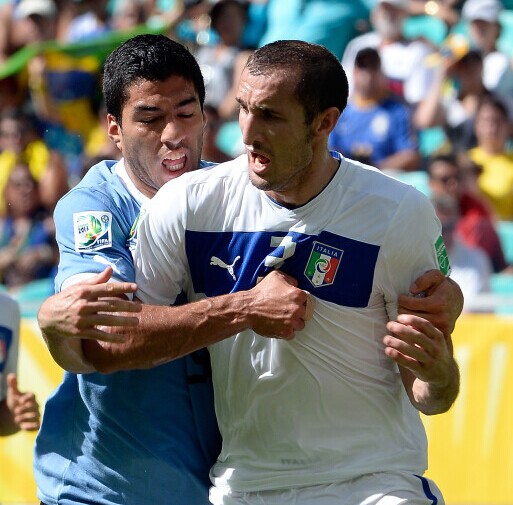 巴萨碾压英格兰，范佩西关键制胜的简单介绍