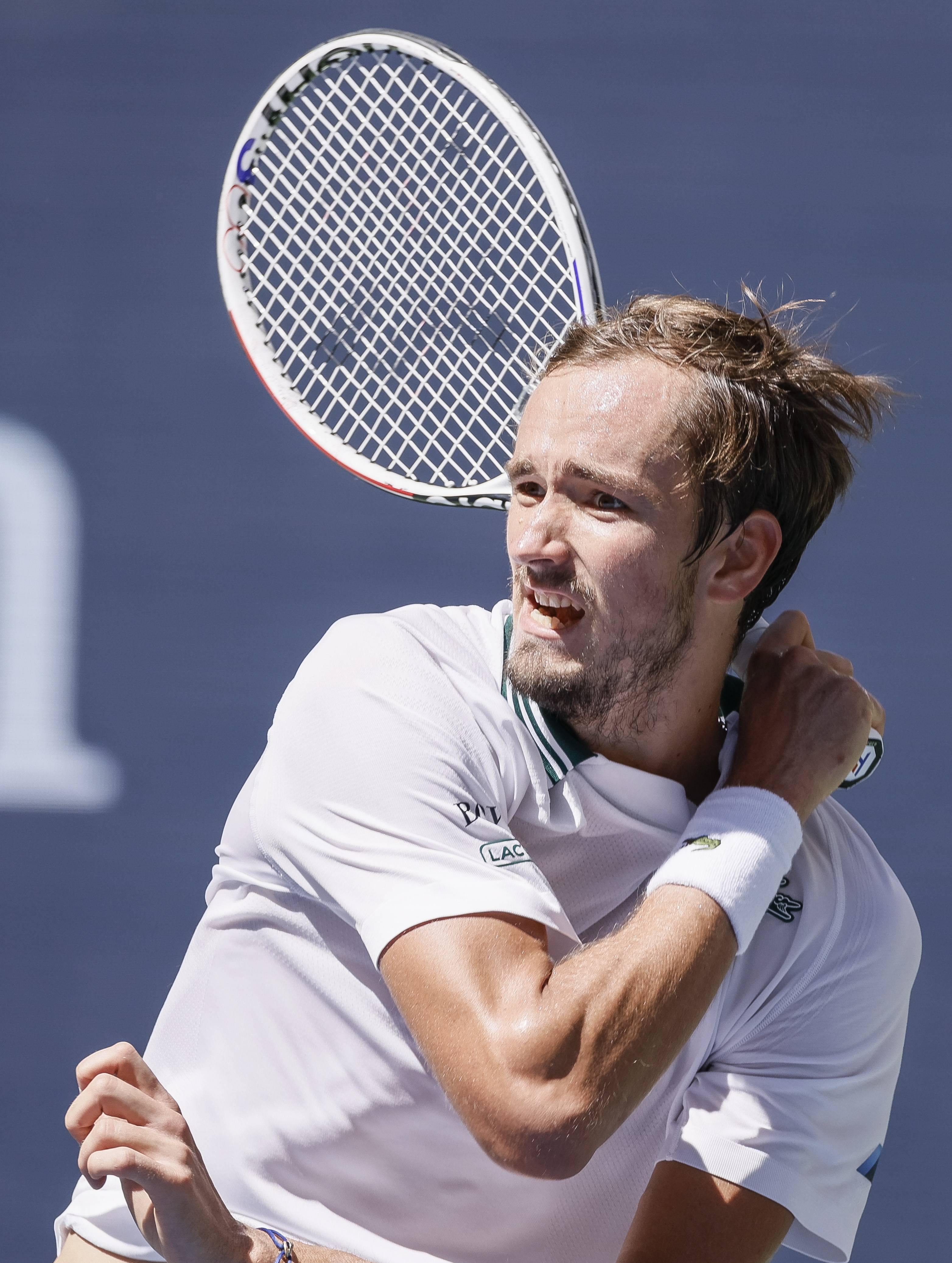 包含欧洲网球队绝杀澳大利亚网球队，梅德韦杰夫制霸全场的词条