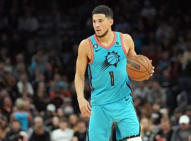 青岛队绝杀国王，布克关键制胜