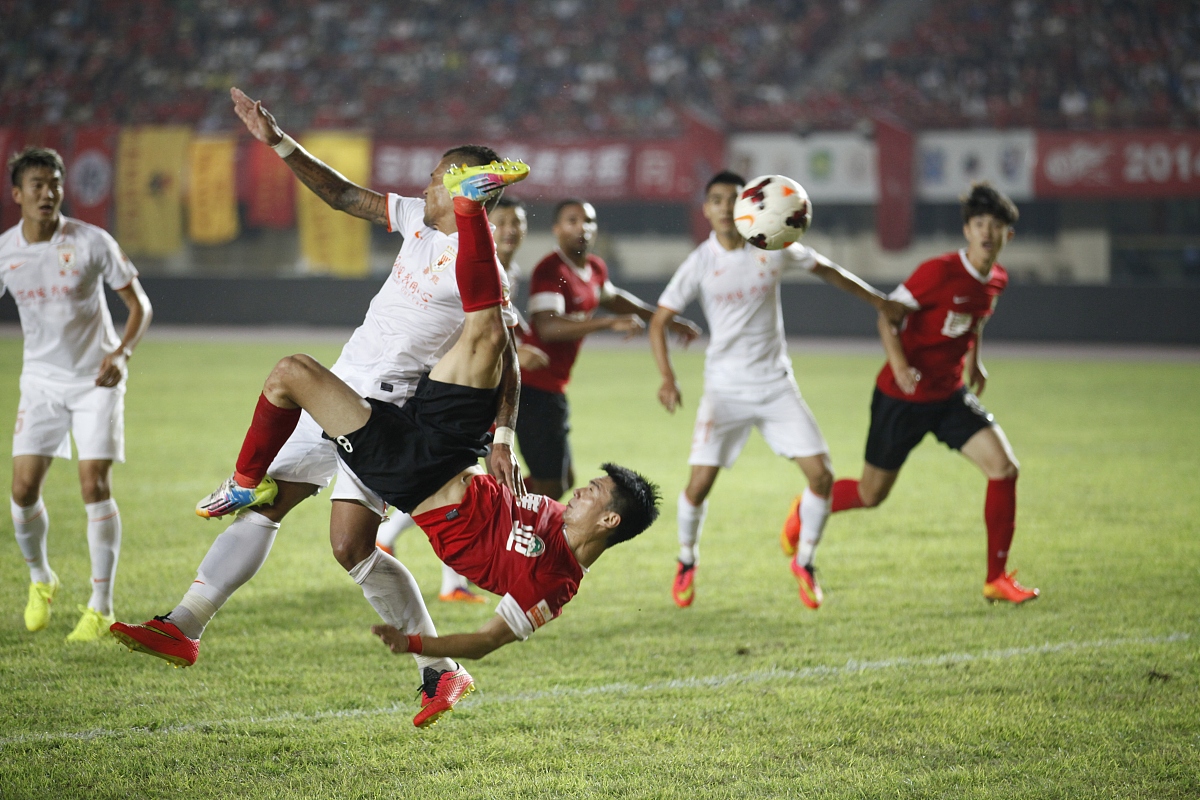 亚洲顶级足球赛事引领球迷热情