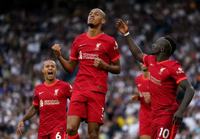 关于利物浦客场大胜沃特福德，牢牢占据榜首位置的信息