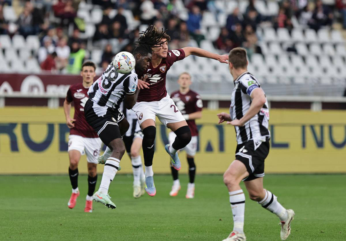 关于都灵队在比赛中表现出色取胜的信息