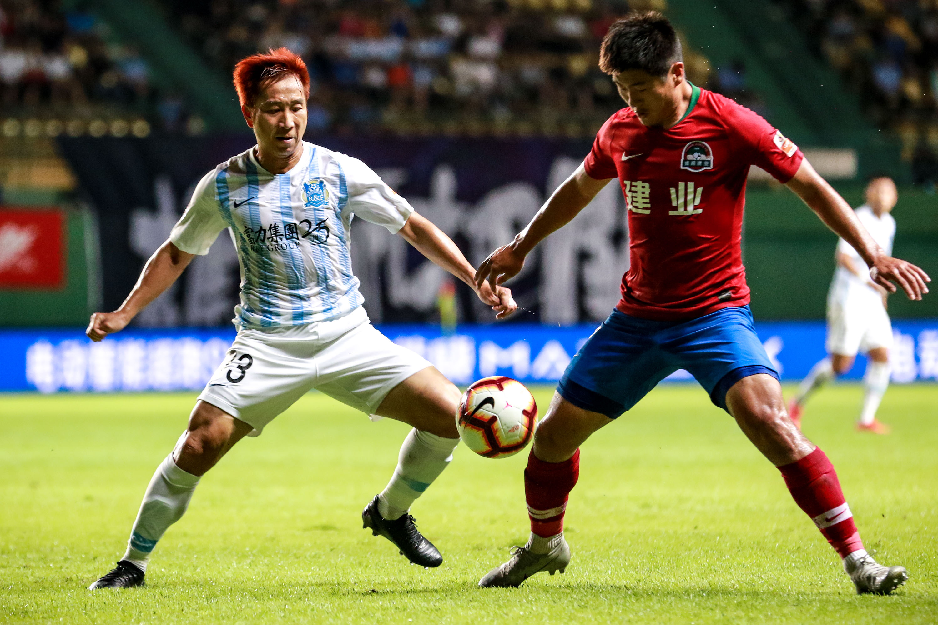 包含国安坚守阵地，迎战富力挑战的词条