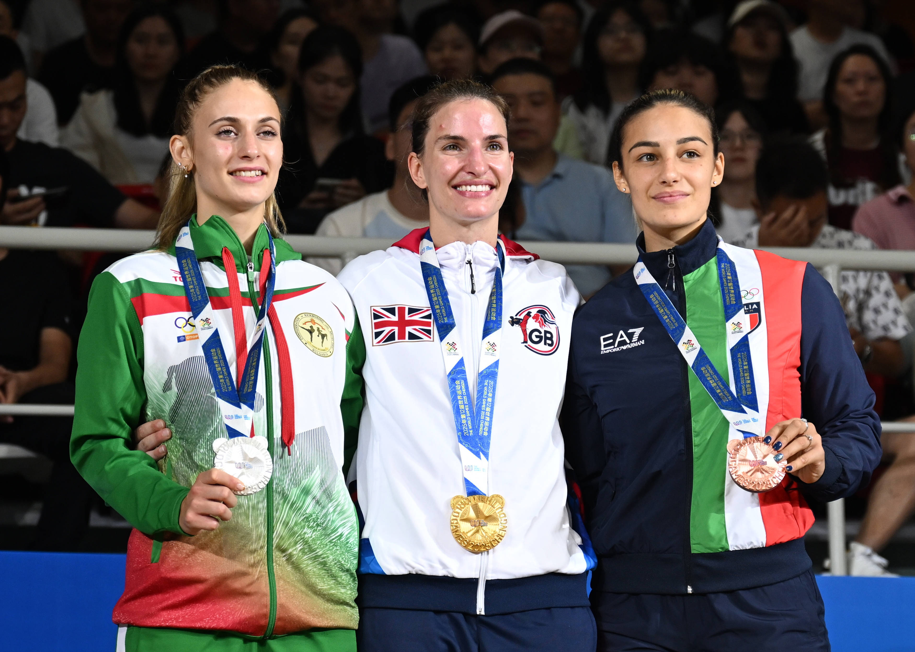 世界杯预选赛中，女子球队获得冠军