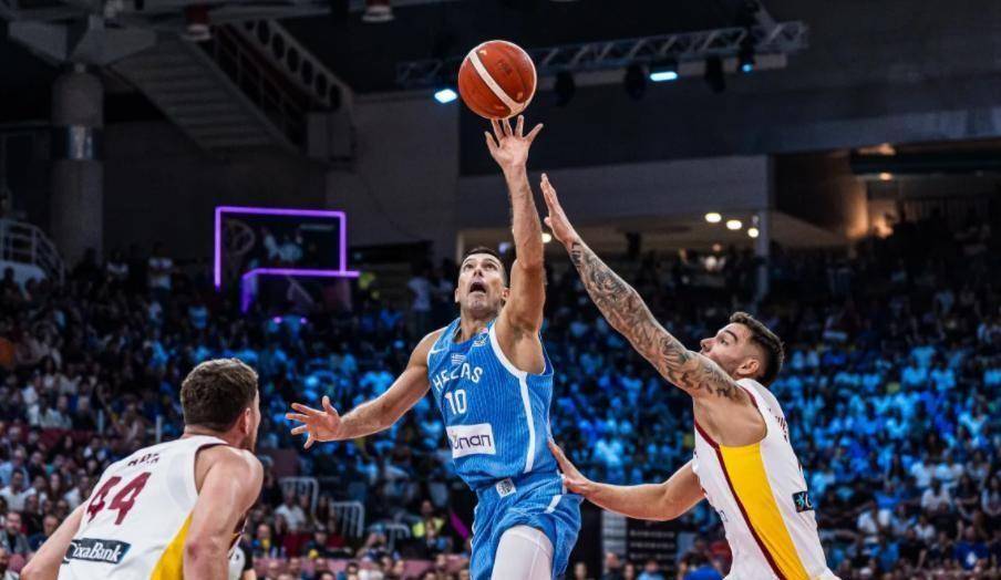 西班牙队客场击败希腊，豪取三分