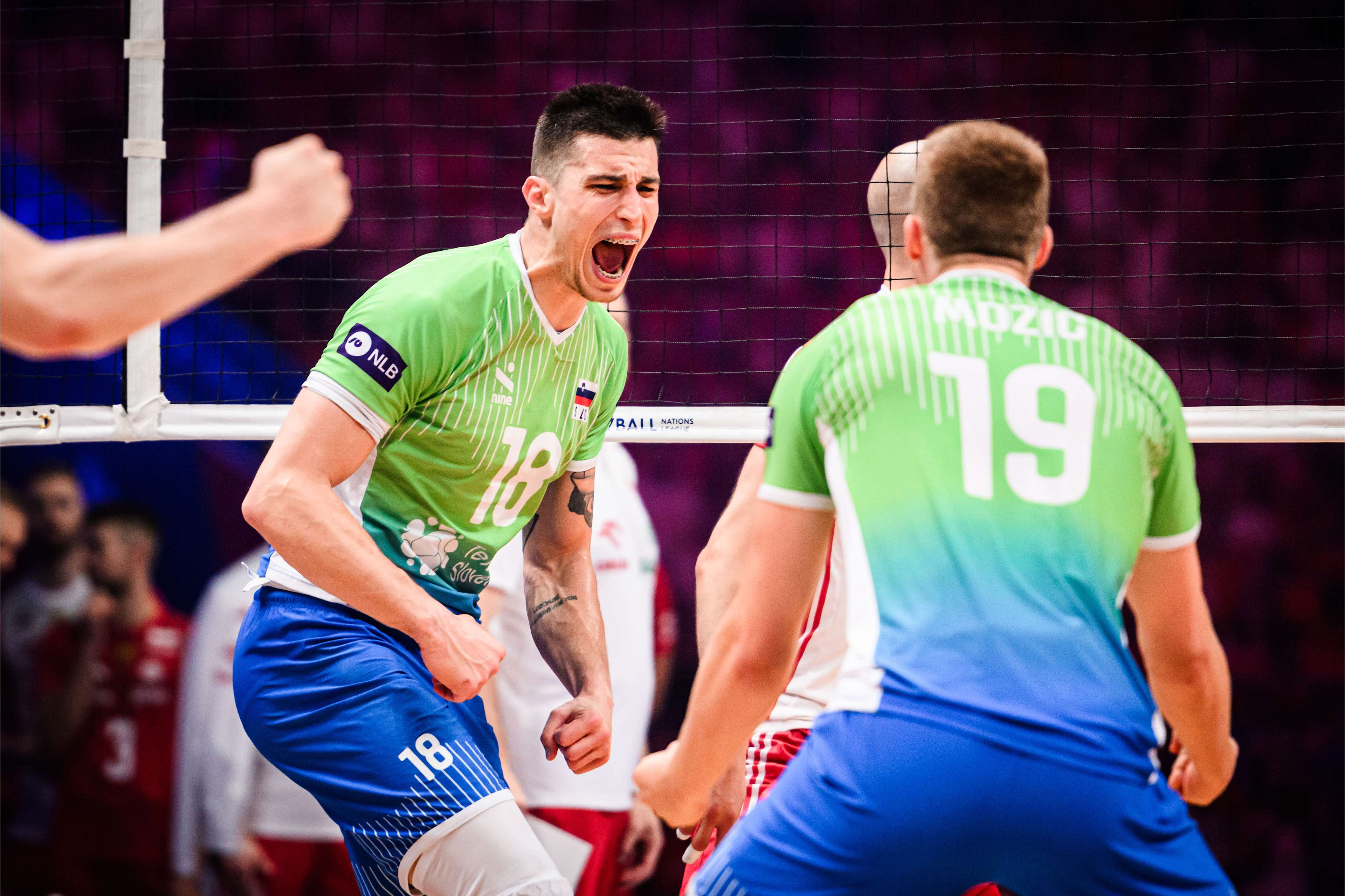 包含主教练谨慎排兵布阵，欧洲杯比赛关键时刻的词条