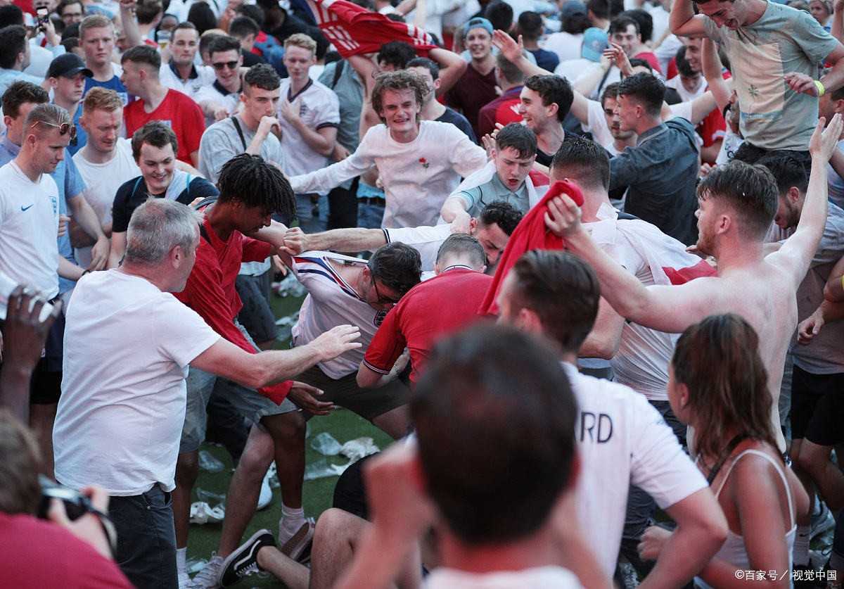 关于惊天绝杀球落网，现场球迷欢呼雀跃的信息