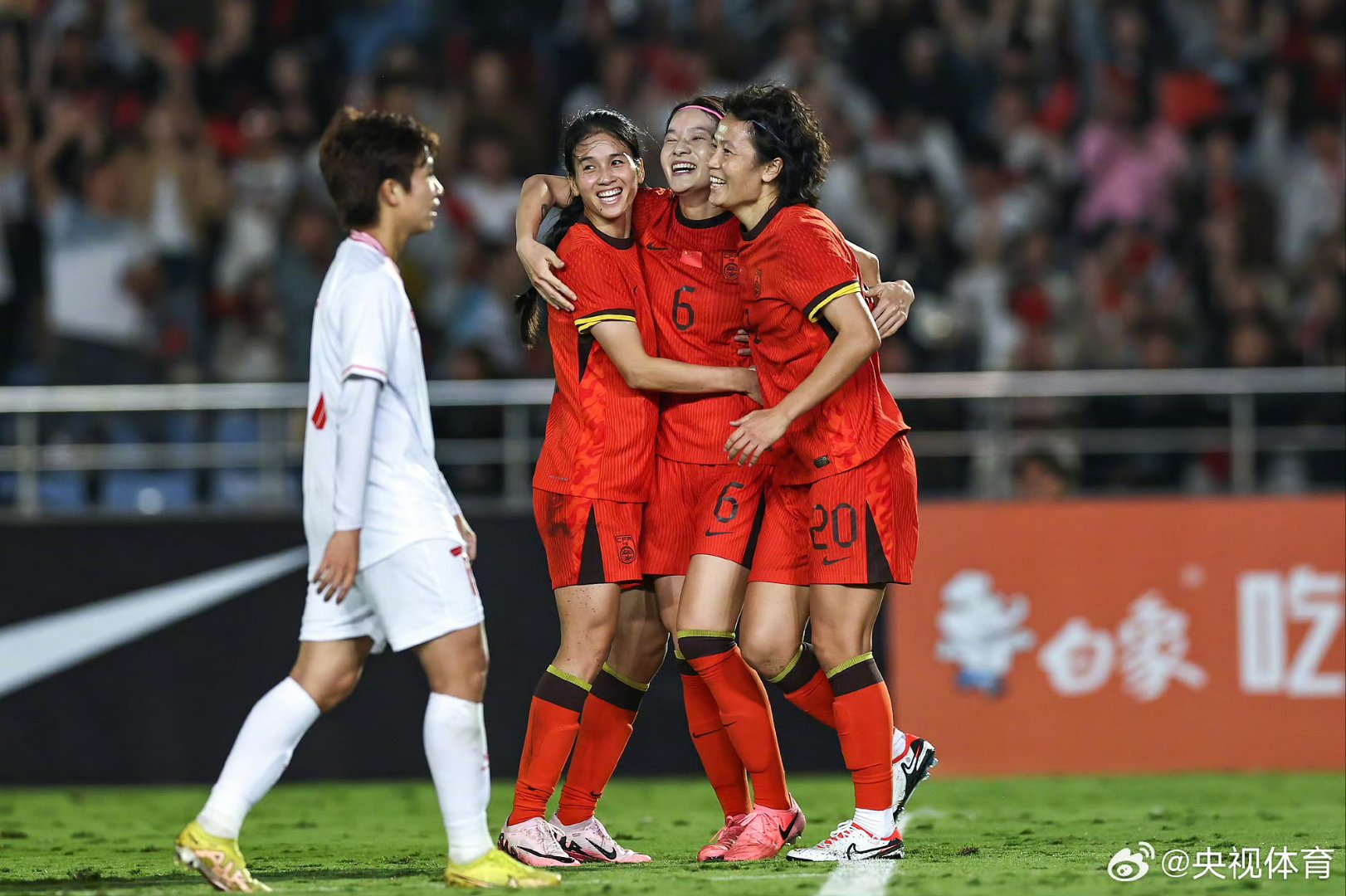 包含女足对手实力逊色，中国队大获全胜的词条