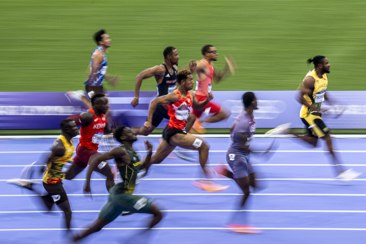 精彩比拼，球场上的每一分钟都精彩万分的简单介绍