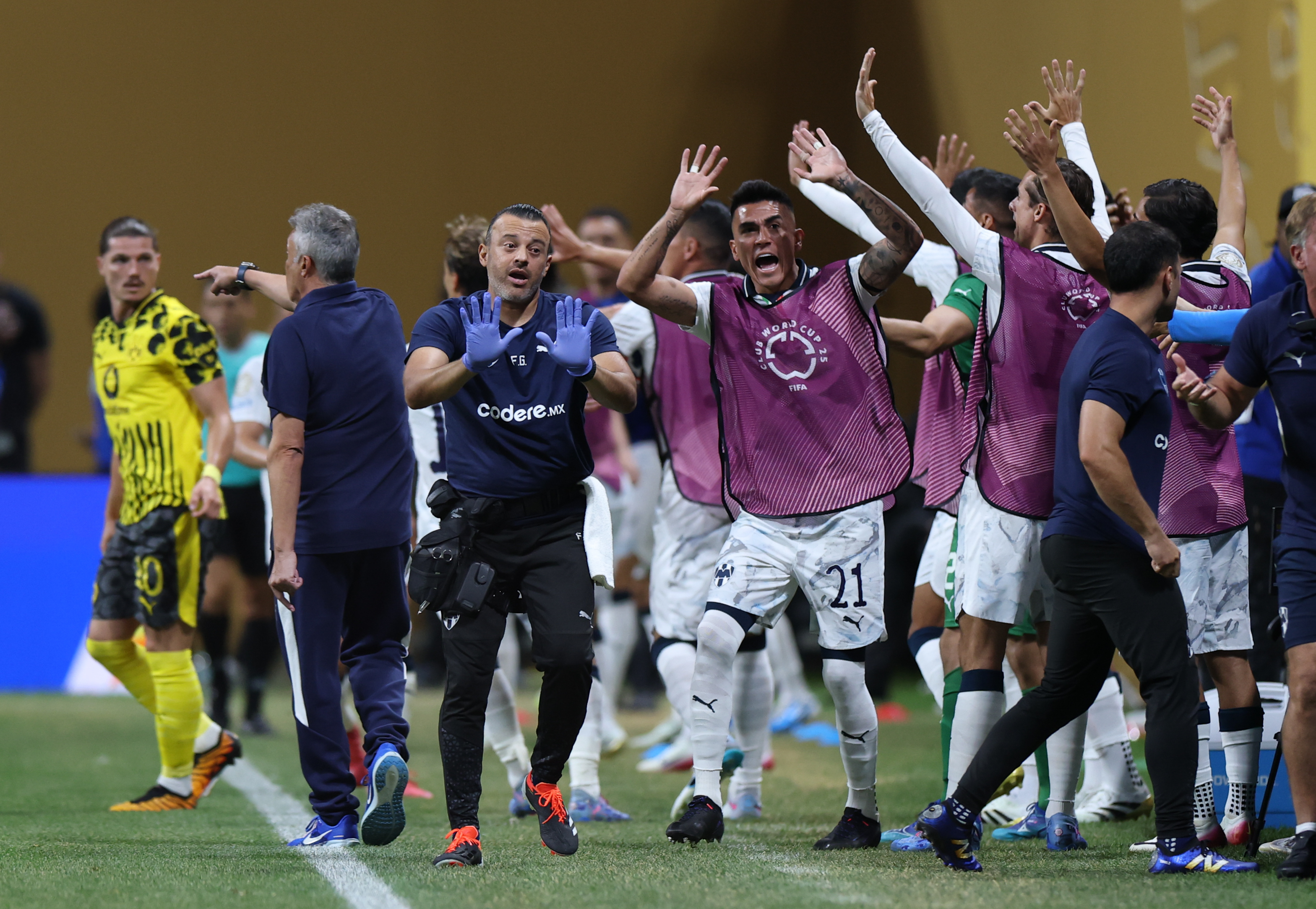 多特蒙德主场告负，巴塞罗那晋级