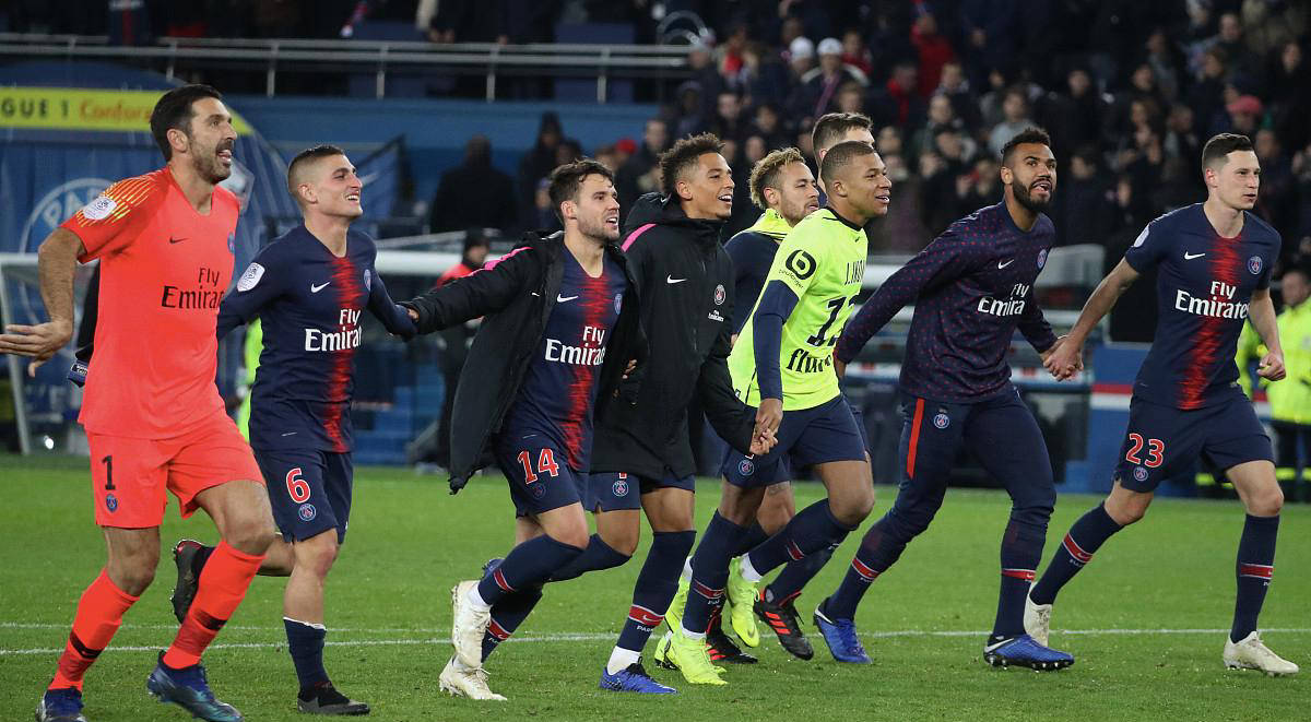 包含巴黎圣日尔曼击败对手，稳操胜券的词条