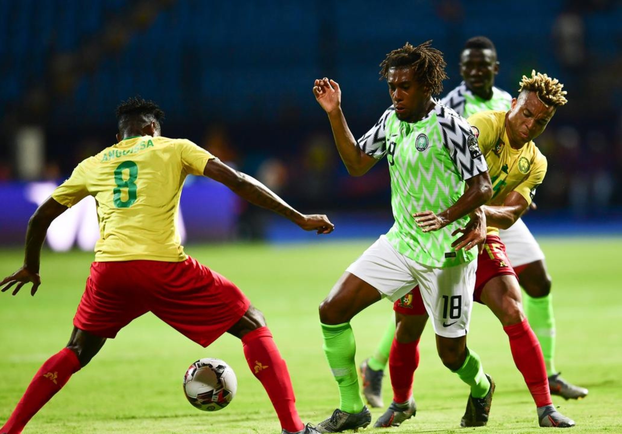 世界级球队在国际比赛中发挥出众表现