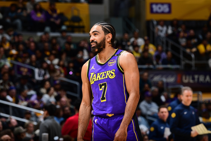 湖人队新球星连续砍分，成最大助攻王的简单介绍