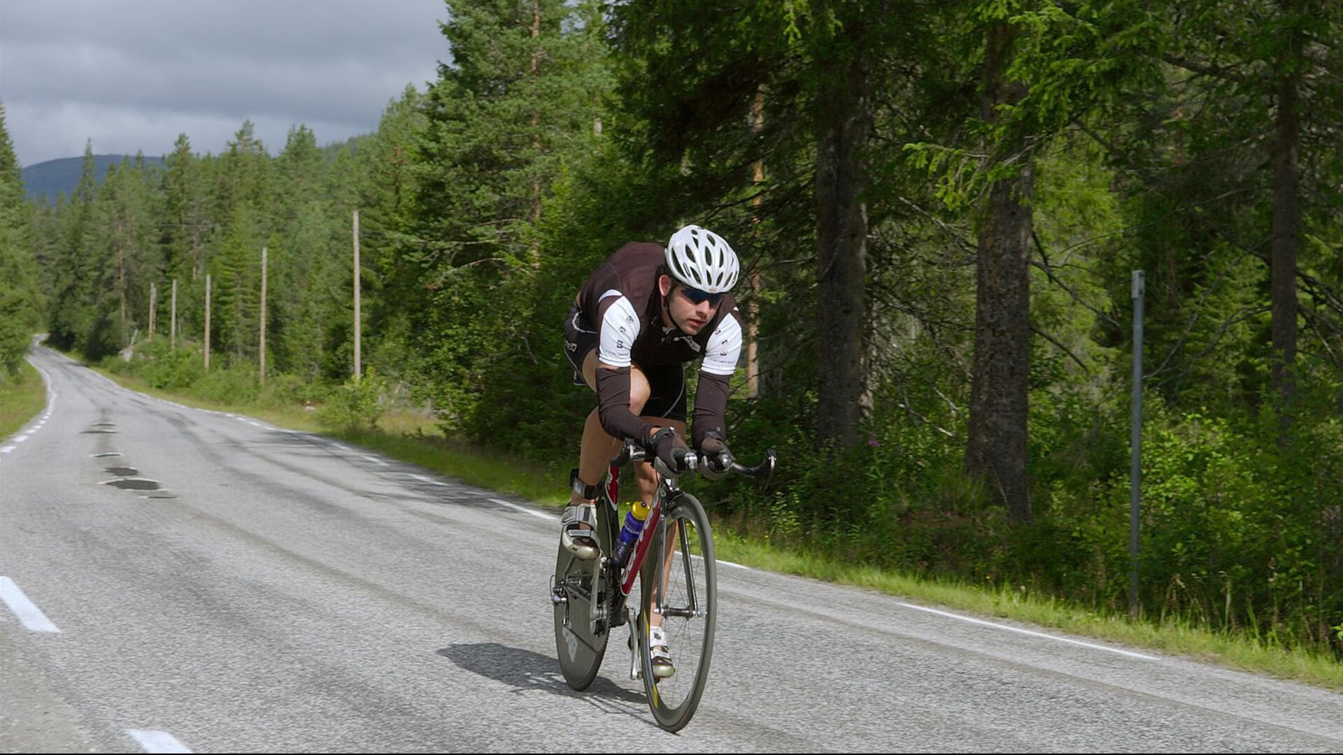 极速与坚韧，F1新赛季揭幕战与公牛逆转马刺的双重启示